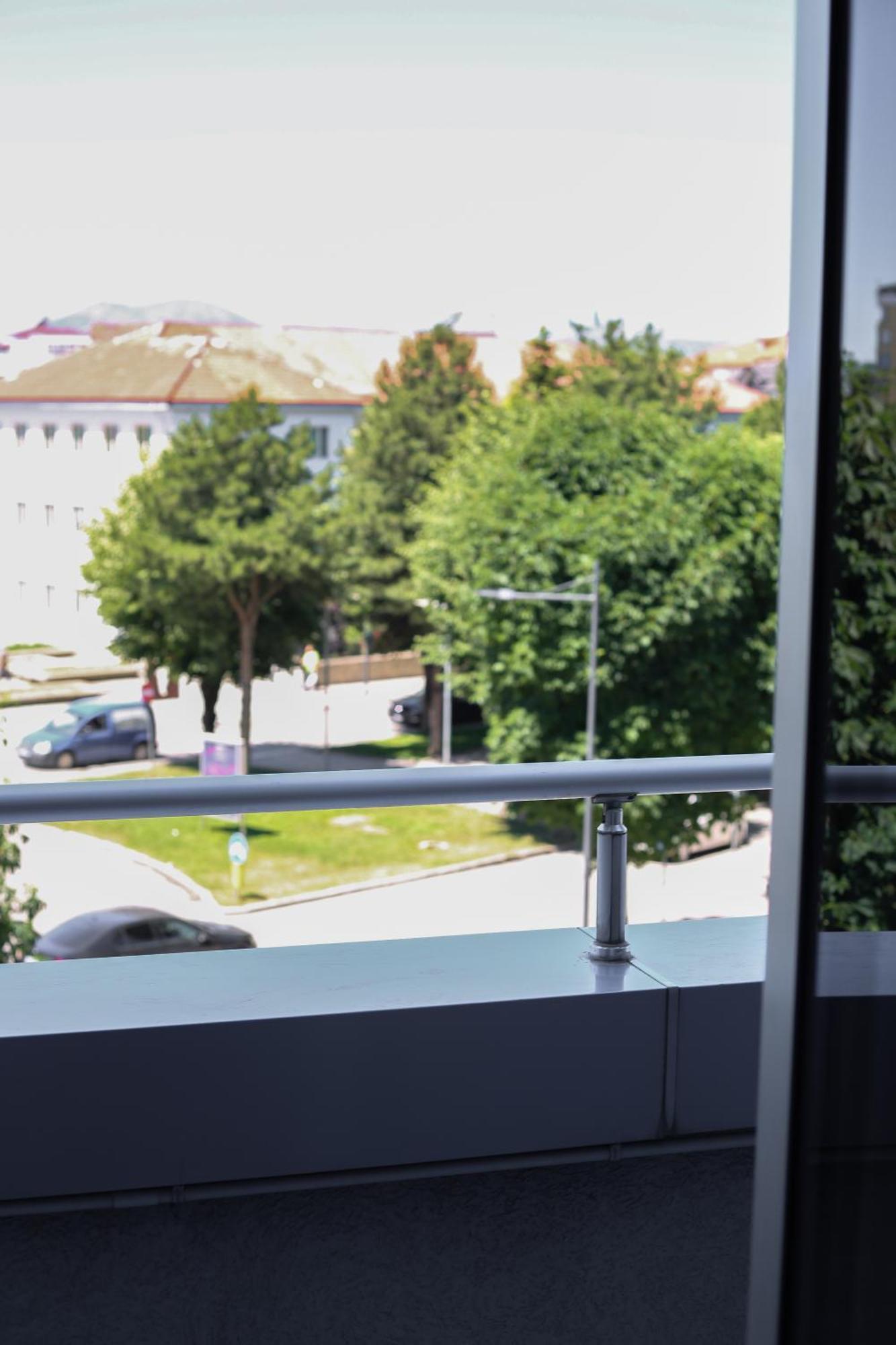 Sky View Hotel Korce Eksteriør bilde